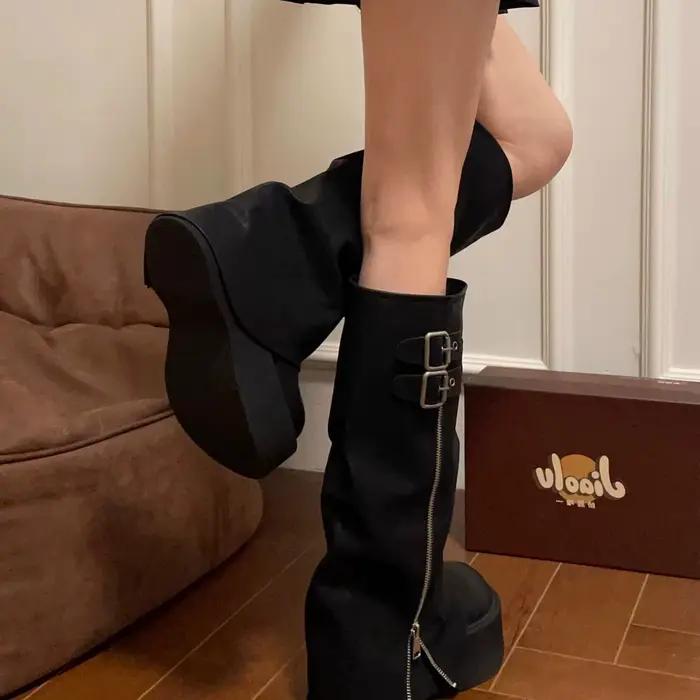Bottines montantes noires pour femmes hautes semelles effet sculptant la jambe large tige pour occasions spéciales