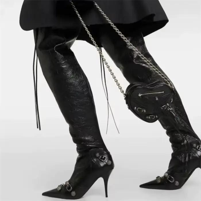 Bottes noires au-dessus du genou avec rivets pour femmes élégantes et sensuelles bottes de spectacle de marche occassions spéciales